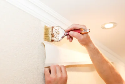 Pose de papier peint au Mas-de-Tence — revêtements muraux et toiles de verre